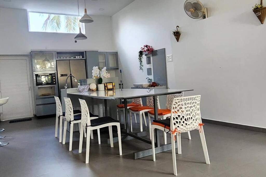 The Urban Getaway Vila Thiruvananthapuram Exterior foto