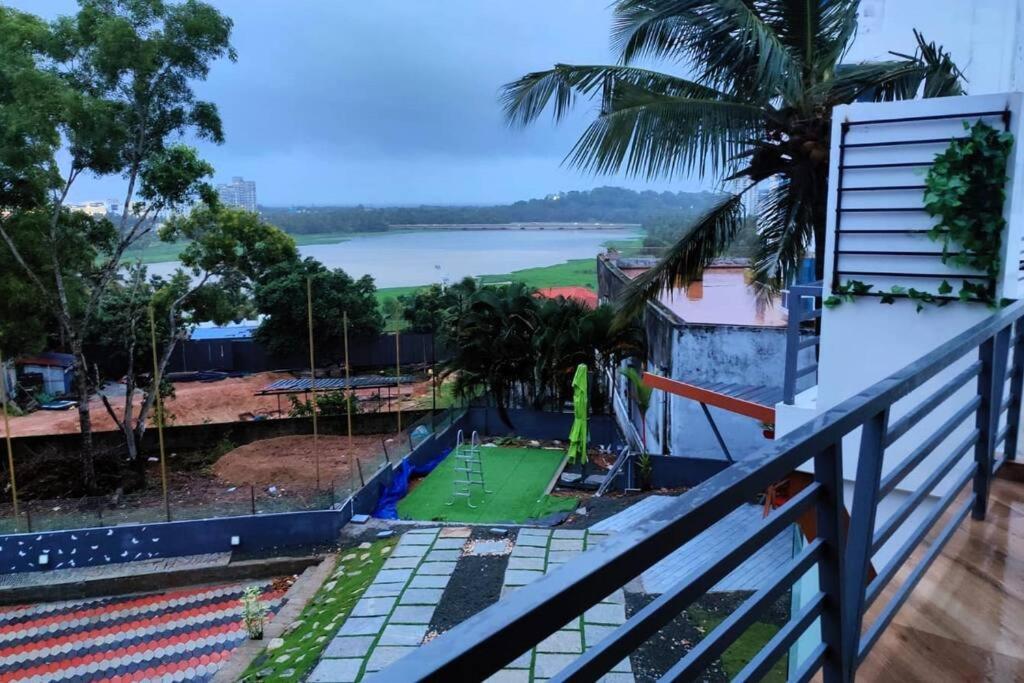 The Urban Getaway Vila Thiruvananthapuram Exterior foto