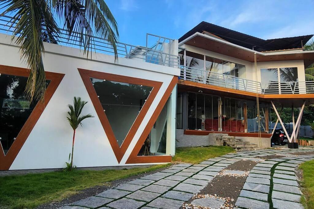 The Urban Getaway Vila Thiruvananthapuram Exterior foto
